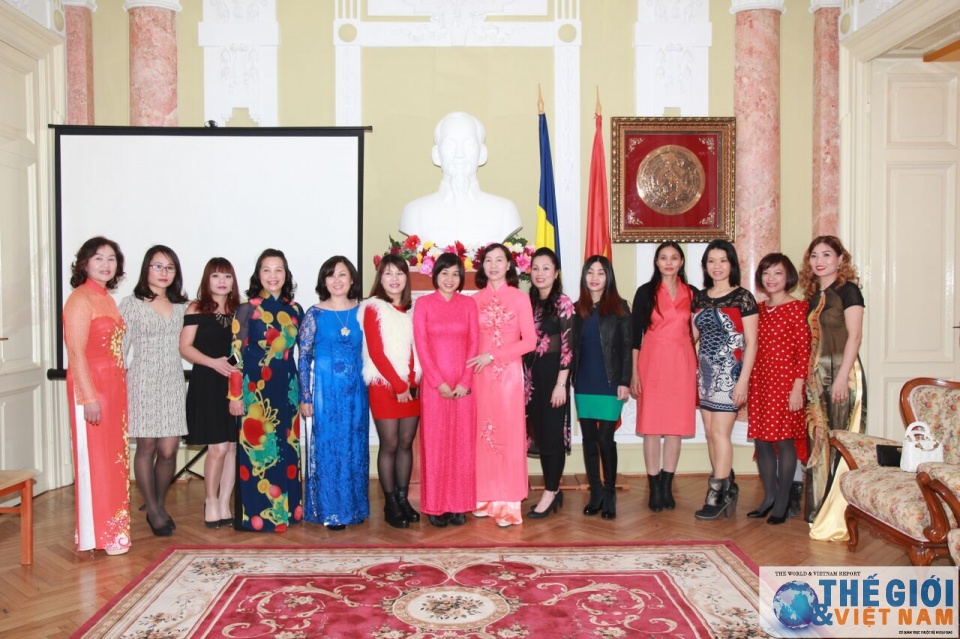 Tổ chức đón Tết mừng Xuân cho bà con cộng đồng tại Romania to chuc don tet mung xuan cho ba con cong dong tai romania