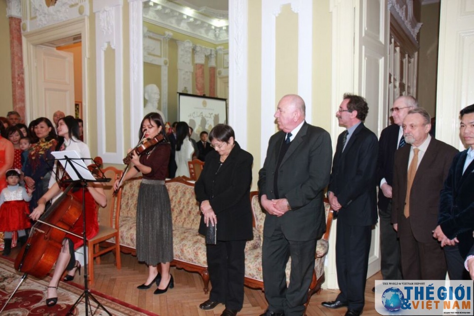 Tổ chức đón Tết mừng Xuân cho bà con cộng đồng tại Romania to chuc don tet mung xuan cho ba con cong dong tai romania