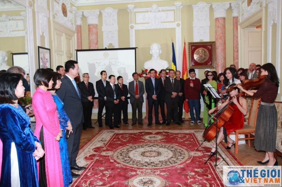 Tổ chức đón Tết mừng Xuân cho bà con cộng đồng tại Romania to chuc don tet mung xuan cho ba con cong dong tai romania