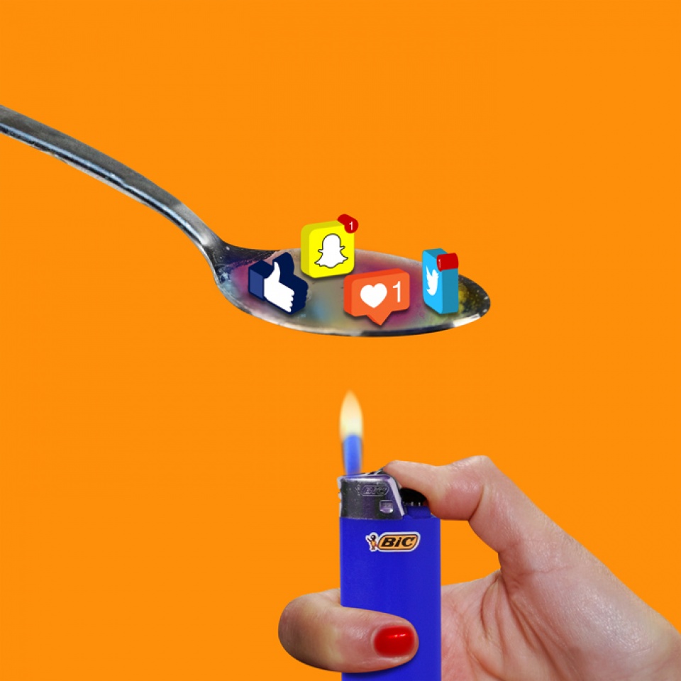 bo anh ghep day mau sac phe phan thoi nghien mang xa hoi