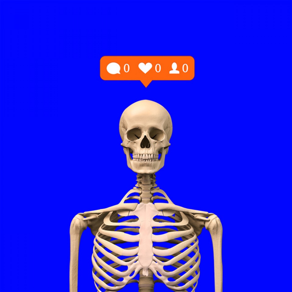 bo anh ghep day mau sac phe phan thoi nghien mang xa hoi