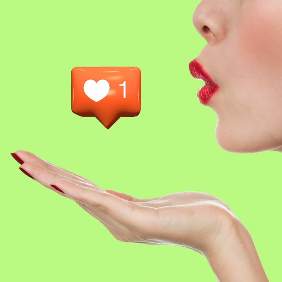 bo anh ghep day mau sac phe phan thoi nghien mang xa hoi