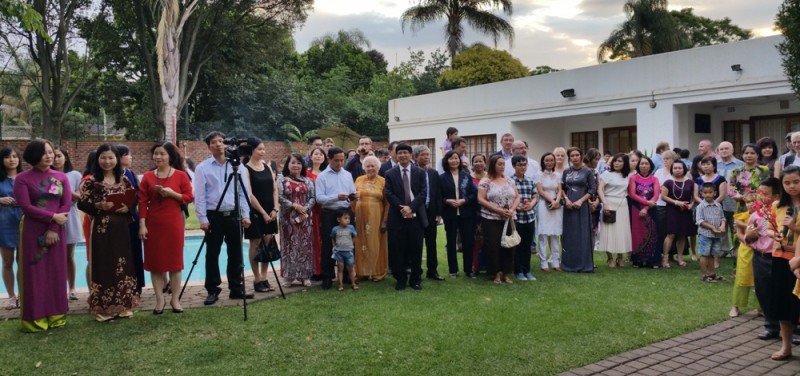 co ng do ng nguo i vie t ta i nam phi tung bu ng do n te t bi nh than