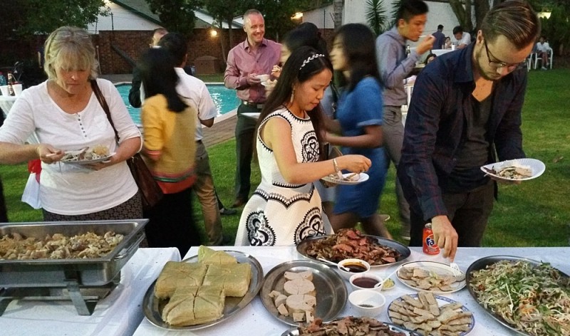 co ng do ng nguo i vie t ta i nam phi tung bu ng do n te t bi nh than