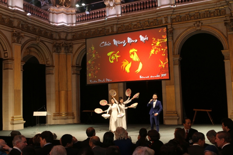 tung bung don tet dinh dau 2017 tai phap