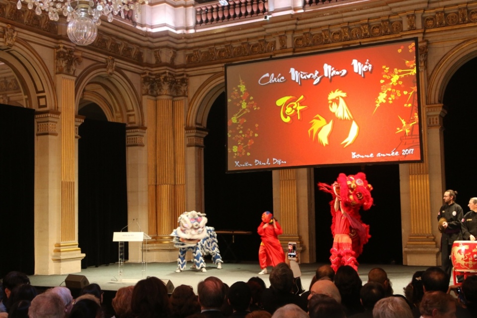 tung bung don tet dinh dau 2017 tai phap