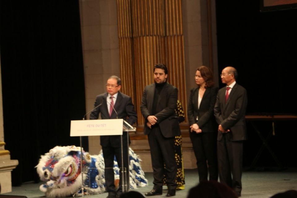 tung bung don tet dinh dau 2017 tai phap