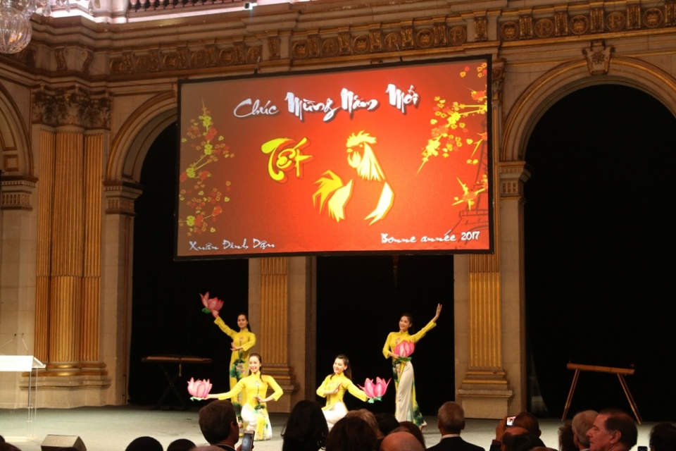 tung bung don tet dinh dau 2017 tai phap