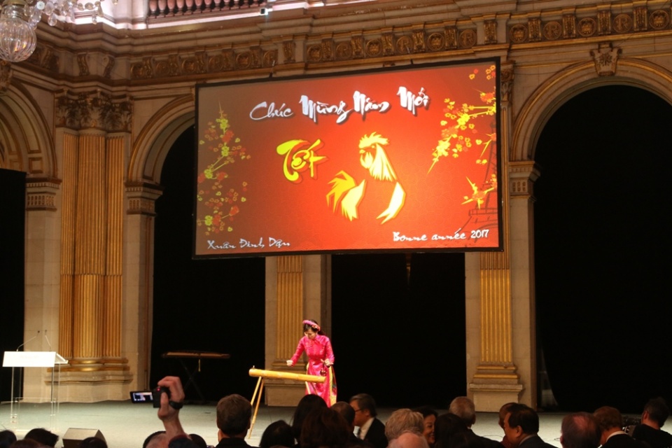 tung bung don tet dinh dau 2017 tai phap