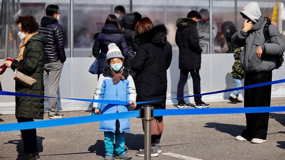 covid19 o han quoc omicron hoanh hanh ca mac moi vuot 100000 dich co the dat dinh vao dau thang 3