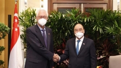 Chủ tịch nước Nguyễn Xuân Phúc tiếp nguyên Thủ tướng Singapore Goh Chok Tong và Bộ trưởng cao cấp Tiêu Chí Hiền