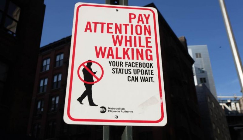 Vừa đi vừa nhắn tin có thể bị phạt tù vua di vua nhan tin co the bi phat tu 28307