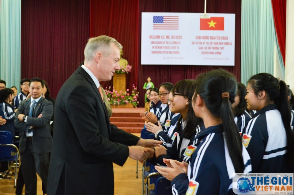 Đại sứ Ted Osius và một chuyến đi, nhiều điểm đến ở Phú Thọ dai su ted osius va mot chuyen di nhieu diem den o phu tho