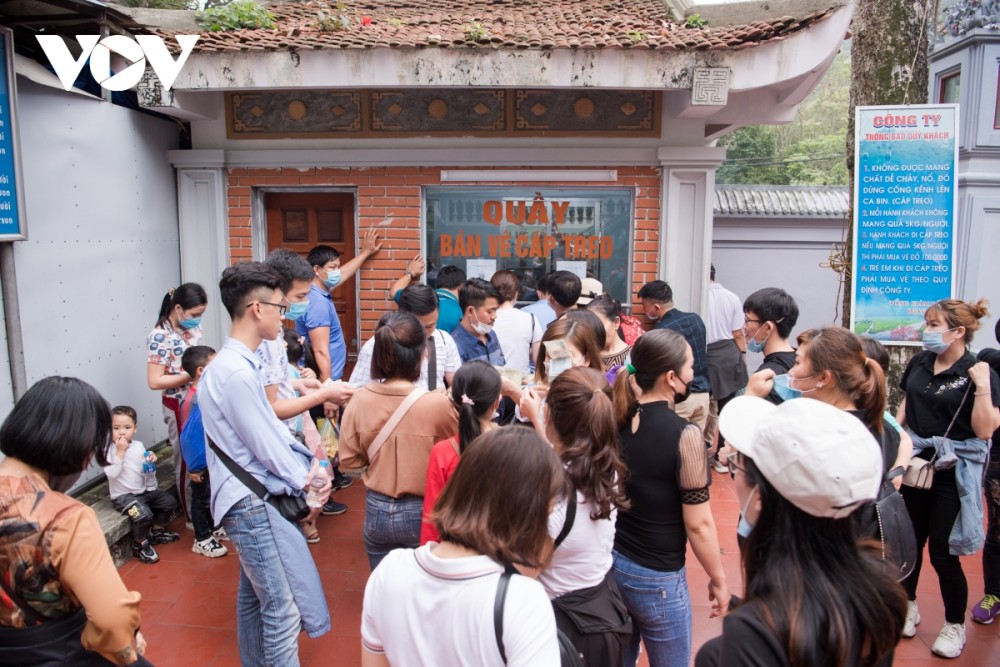 Khu vực bán vé cáp treo.