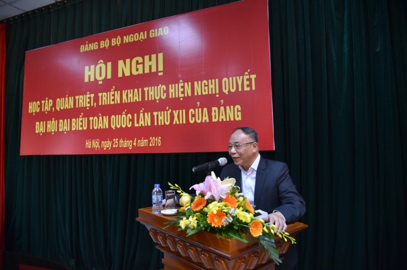 can bo ngoai giao quan triet nghi quyet dai hoi xii
