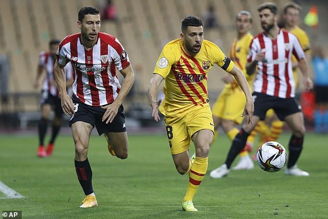 Jordi Alba chơi khá hay bên hành lang cánh trái.