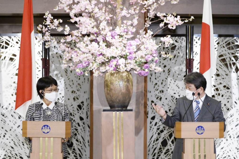 Indonesian Foreign Minister Retno Marsudi with Japanese Foreign Minister Toshimitsu Motegi. Photo: Reuters