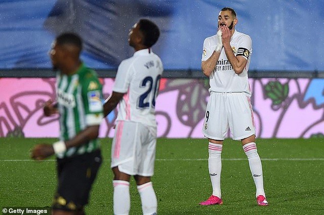 Nỗi thất vọng của các cầu thủ Real Madrid sau khi bị Betis cầm hòa 0-0.