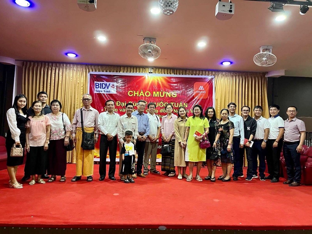 Đại sứ Lý Quốc Tuấn thăm, làm việc với doanh nghiệp và cộng đồng tại Bang Shan, Myanmar