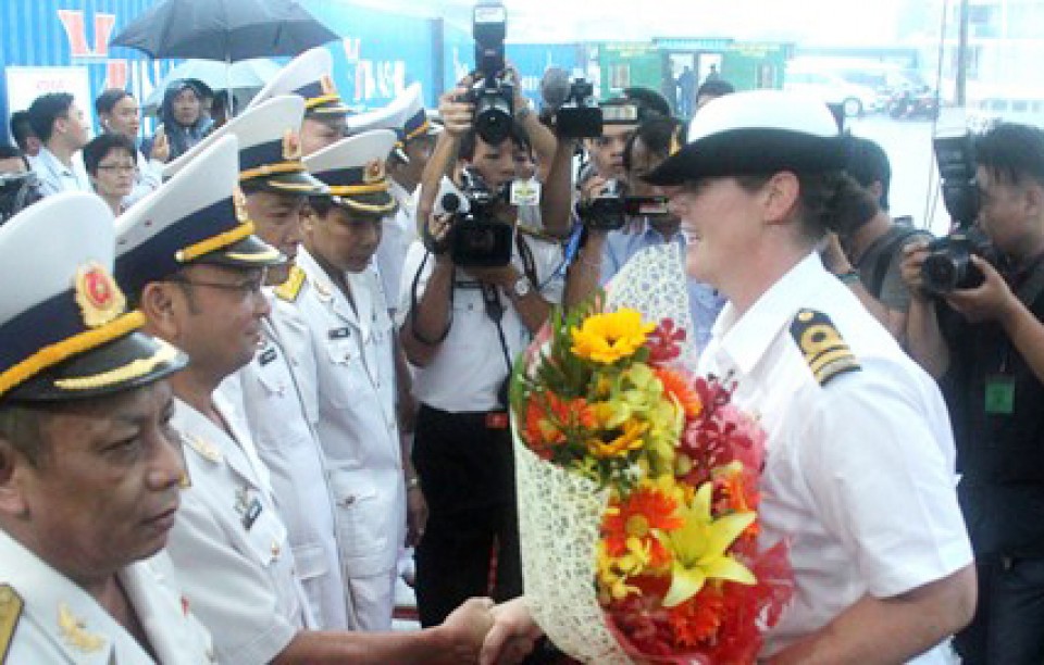 Tàu Hải quân Australia thăm Việt Nam tau hai quan australia tham viet nam