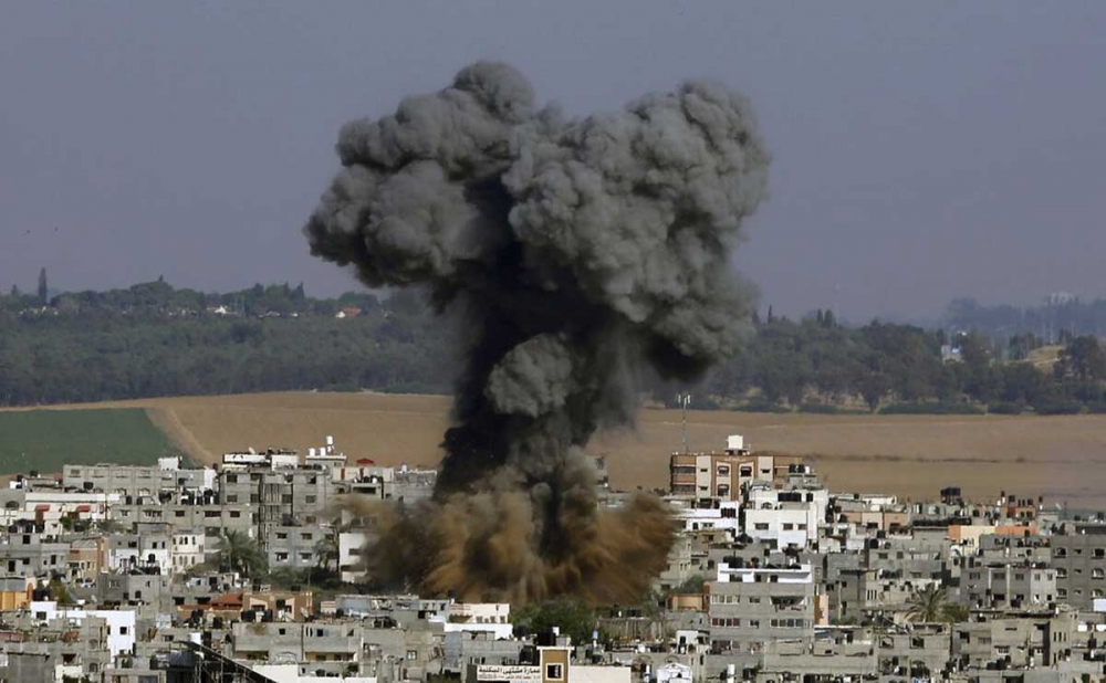 Khói đen mù mịt bốc lên sau cuộc không kích của Israel vào Dải Gaza ngày 11/5/2021. (Nguồn: AP)