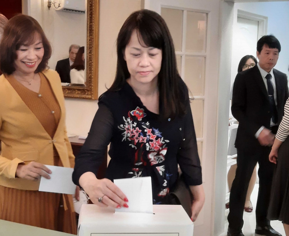 Đại sứ quán và Cộng đồng người Việt tại Ba Lan quyên góp ủng hộ phòng, chống Covid-19