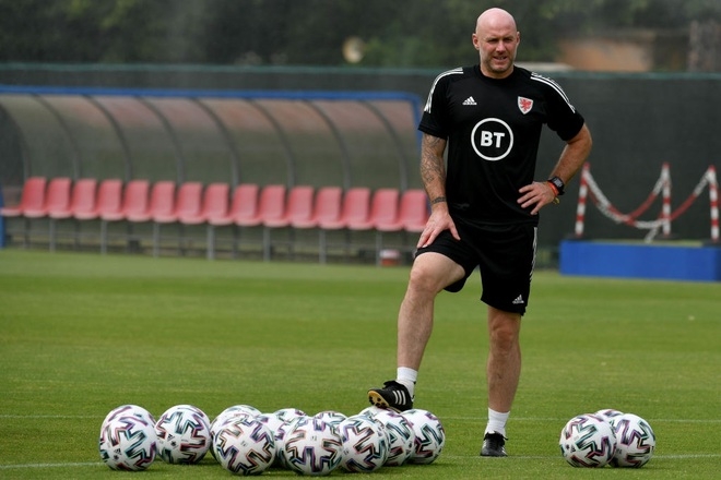 HLV Robert Page của tuyển Xứ Wales.