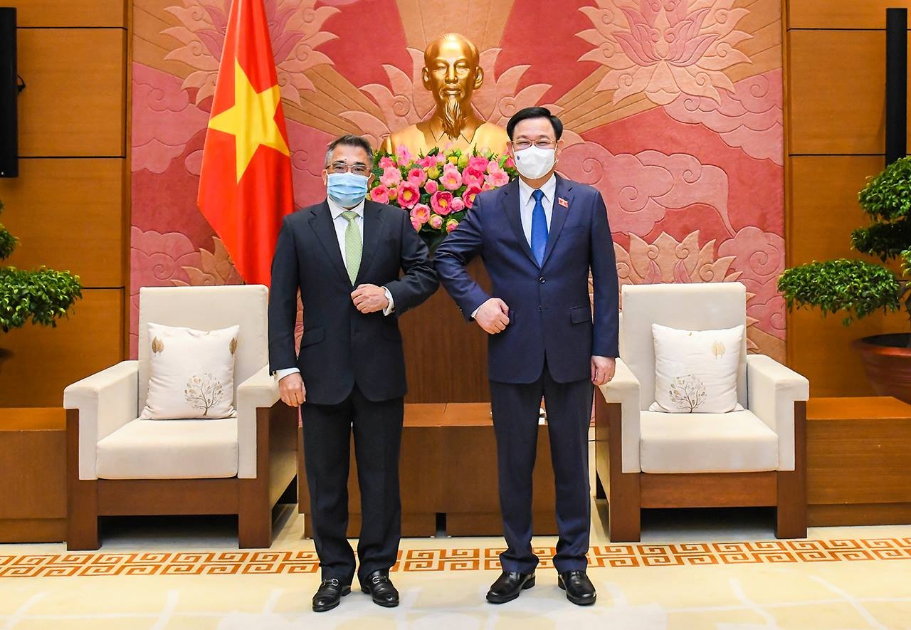 National Assembly (NA) Chairman Vuong Dinh Hue received Philippine Ambassador Meynardo Los Banos Montealegre in Hanoi on July 14, 2021.
