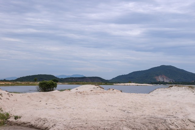 Mỏ sắt Thạch Khê có trữ lượng quặng trên 544 triệu tấn, được coi là mỏ sắt lớn nhất Đông Nam Á, chiếm 1/2 trữ lượng quặng sắt cả nước. (Nguồn VGP) Mỏ sắt Thạch Khê có trữ lượng quặng trên 544 triệu tấn, được coi là mỏ sắt lớn nhất Đông Nam Á, chiếm 1/2 trữ lượng quặng sắt cả nước. (Nguồn VGP)