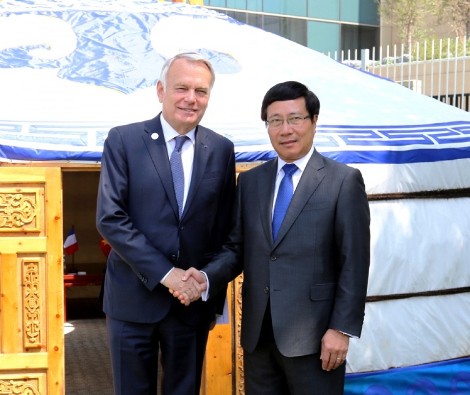 tong thong phap se tham viet nam thang 9 toi