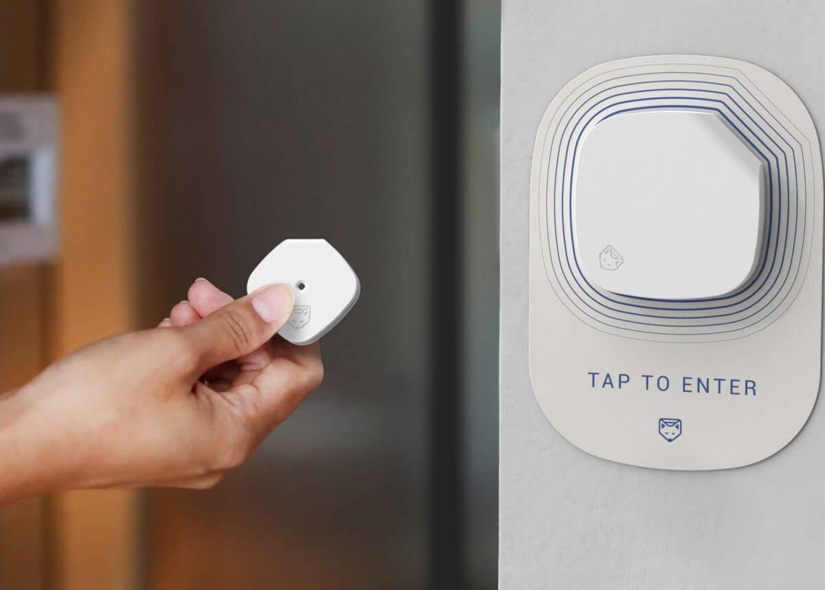 Australia phát triển cảm biến phát hiện nhanh Covid-19 chỉ nhỏ như chiếc thẻ đeo trên người. (Nguồn: Australiantimes) Australia phát triển cảm biến phát hiện nhanh Covid-19 chỉ nhỏ như chiếc thẻ đeo trên người. (Nguồn: Australiantimes)