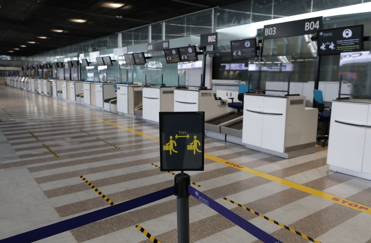 Covid-19: Pháp yêu cầu giấy xét nghiệm trong vòng 24 giờ, Anh thay đổi phút cuối quy định về cách ly