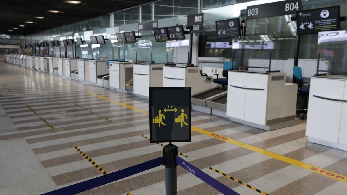 covid19 phap yeu cau giay xet nghiem trong vong 24 gio anh thay doi phut cuoi quy dinh ve cach ly