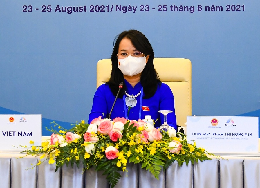 Phó Chủ nhiệm Uỷ ban Kinh tế, Đoàn đại biểu Quốc hội Việt Nam, phát biểu tại Phiên họp