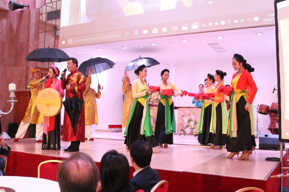 quang ba hinh anh viet nam tai hoi cho top resa phap