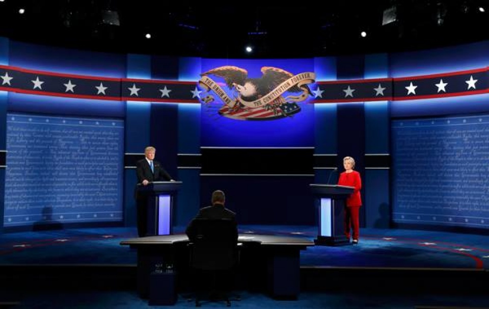 bau cu tong thong my hai ung vien clinton va trump bat dau cuoc tranh luan dau tien