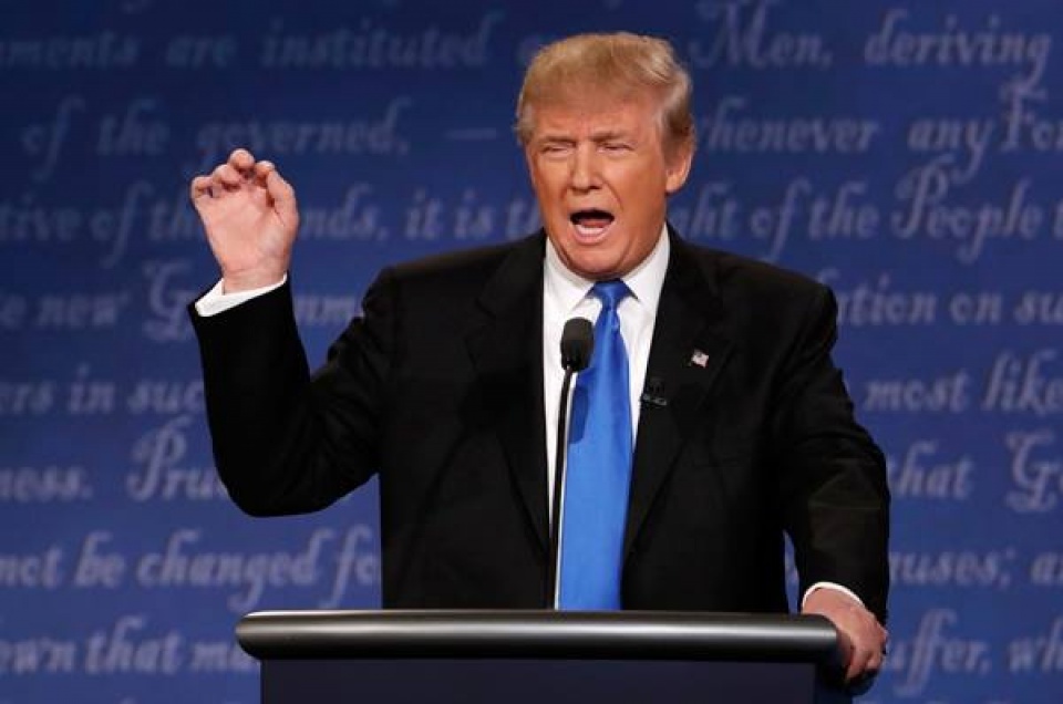 bau cu tong thong my hai ung vien clinton va trump bat dau cuoc tranh luan dau tien