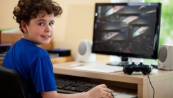 Trẻ em xem quá nhiều TV và máy tính sẽ học tập sa sút