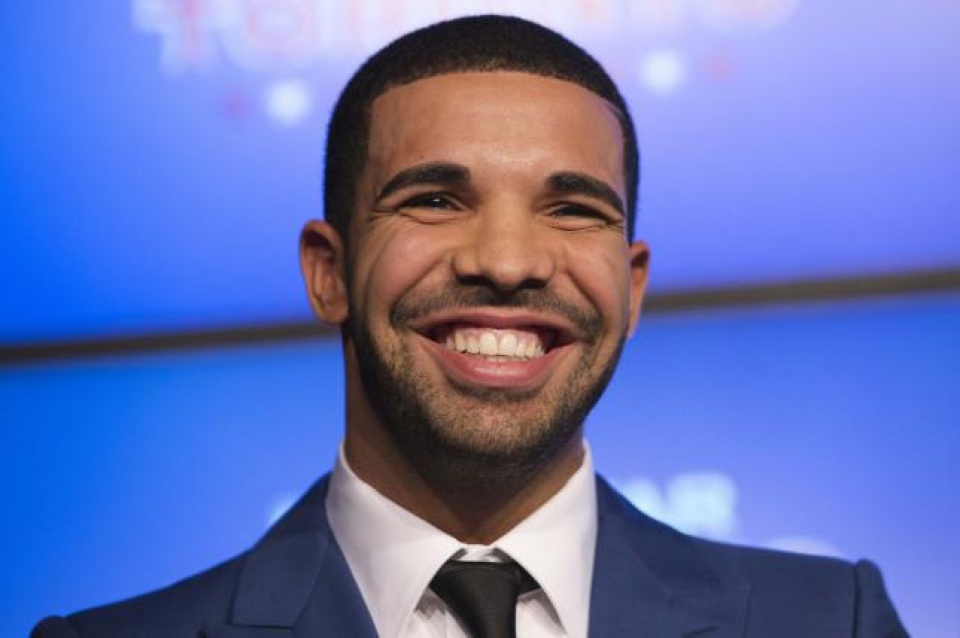 Rapper Drake vượt qua kỷ lục của ông hoàng Michael Jackson rapper drake vuot qua ky luc cua ong hoang michael jackson