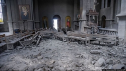 Xung đột tại Nagorno - Karabakh: Armenia cáo buộc Azerbaijan tấn công nhà thờ; Nga nỗ lực thương thảo hai bên