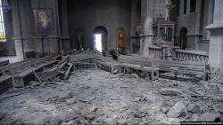 Xung đột tại Nagorno - Karabakh: Armenia cáo buộc Azerbaijan tấn công nhà thờ; Nga nỗ lực thương thảo hai bên