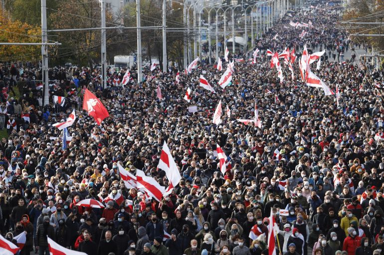 Tình hình Belarus Bất chấp đe dọa sử dụng vũ khí sát thương hàng chục nghìn người xuống đường biểu tình tinh hinh belarus bat chap de doa su dung vu khi sat thuong hang chuc nghin nguoi xuong duong bieu tinh