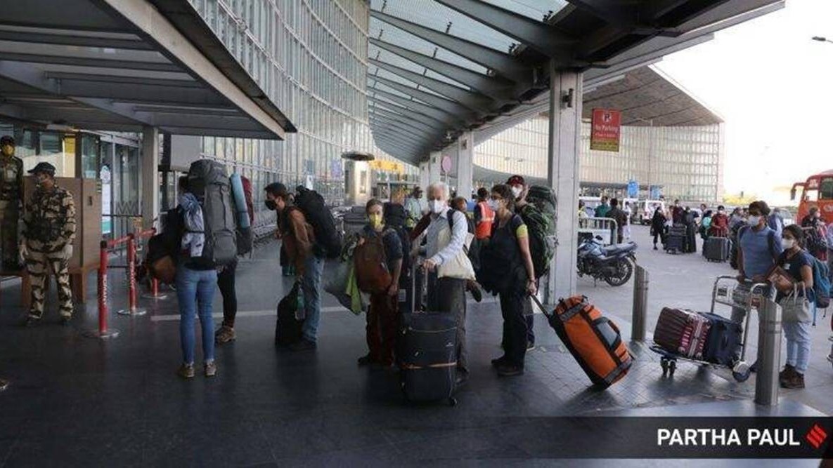 dap tra cac quy dinh phan biet doi xu an do yeu cau cong dan anh cach ly bat buoc du tiem vaccine covid19 hay chua