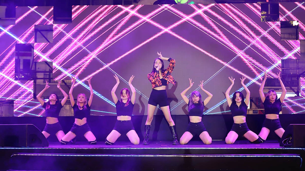 Tiết mục biểu diễn của Huỳnh Thị Mỹ Loan. Tiết mục biểu diễn của Huỳnh Thị Mỹ Loan.