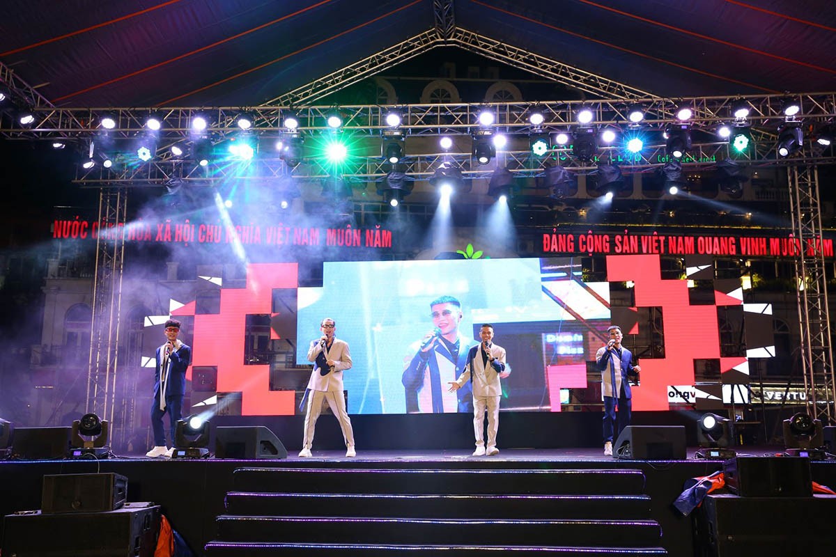 Nhóm nhạc OPLUS. Nhóm nhạc OPLUS.