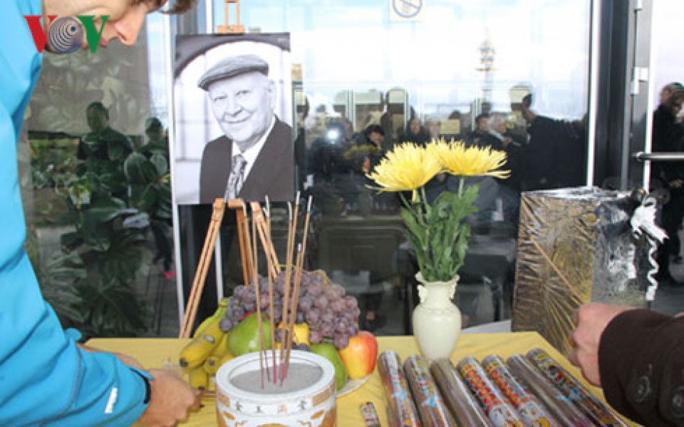 vinh biet nha ngon ngu hoc czech tam huyet voi viet nam