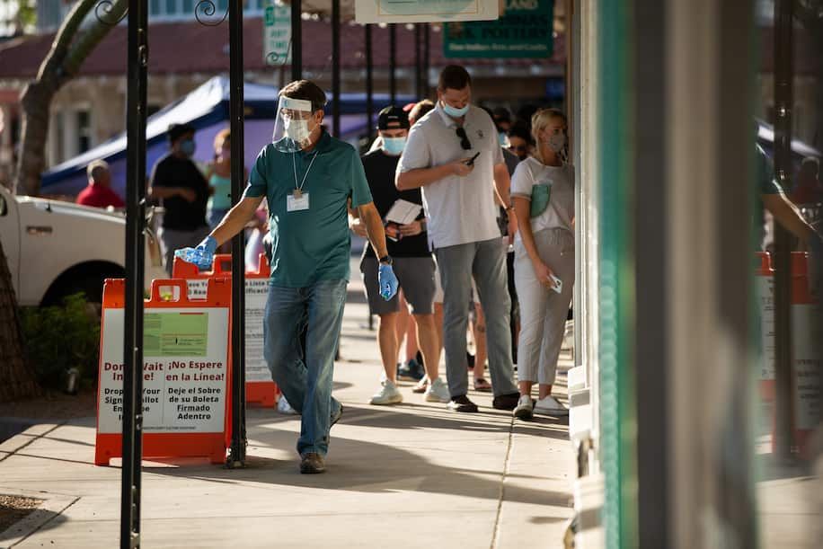 Covid-19: Thế giới tiến gần mốc 50 triệu ca nhiễm; Cảnh báo khó kiểm soát tại Mỹ do biểu tình hậu bầu cử