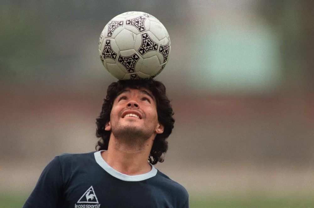 Cuộc đời và sự nghiệp đầy màu sắc của Maradona qua ảnh