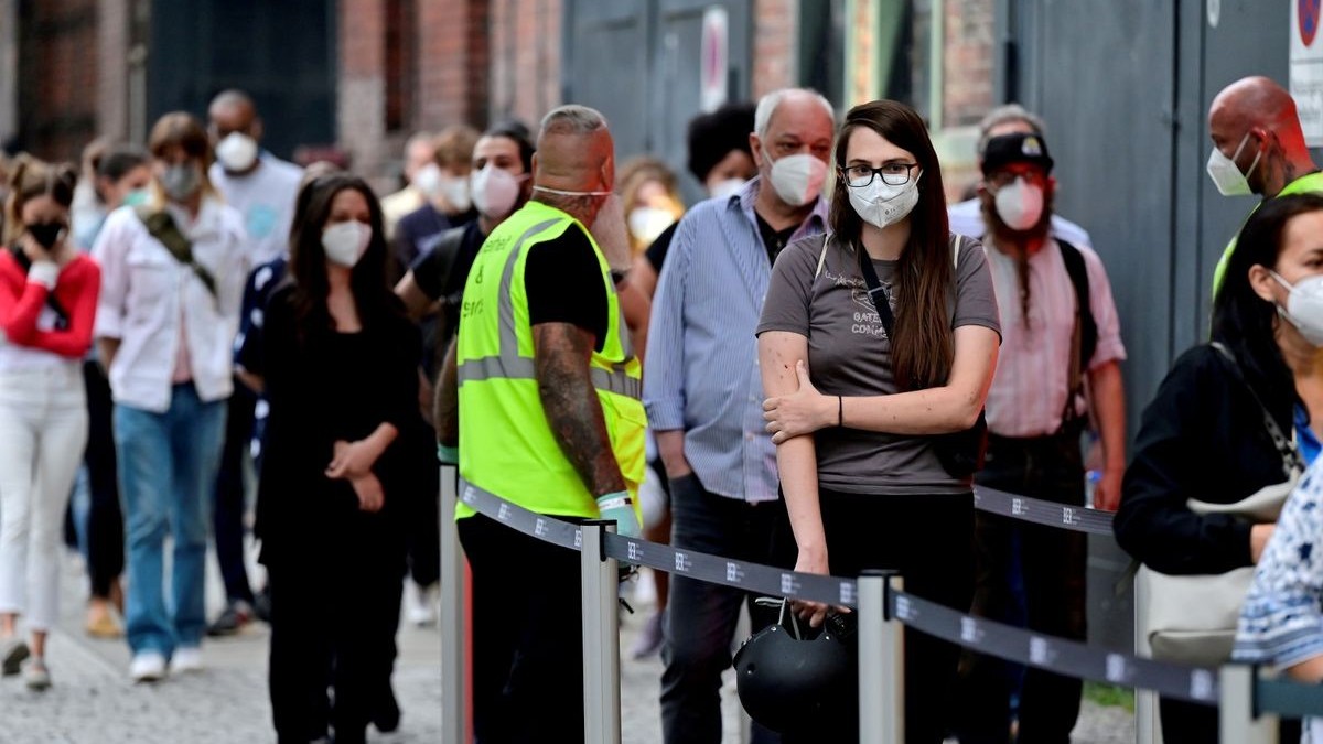 covid19 duc lo dot dich moi vao mua dong canh bao rieng tiem phong la chua du