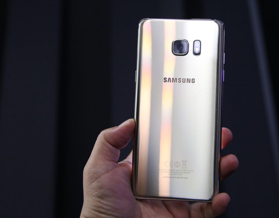 diem danh nhung smartphone cao cap noi bat nhat nam 2016